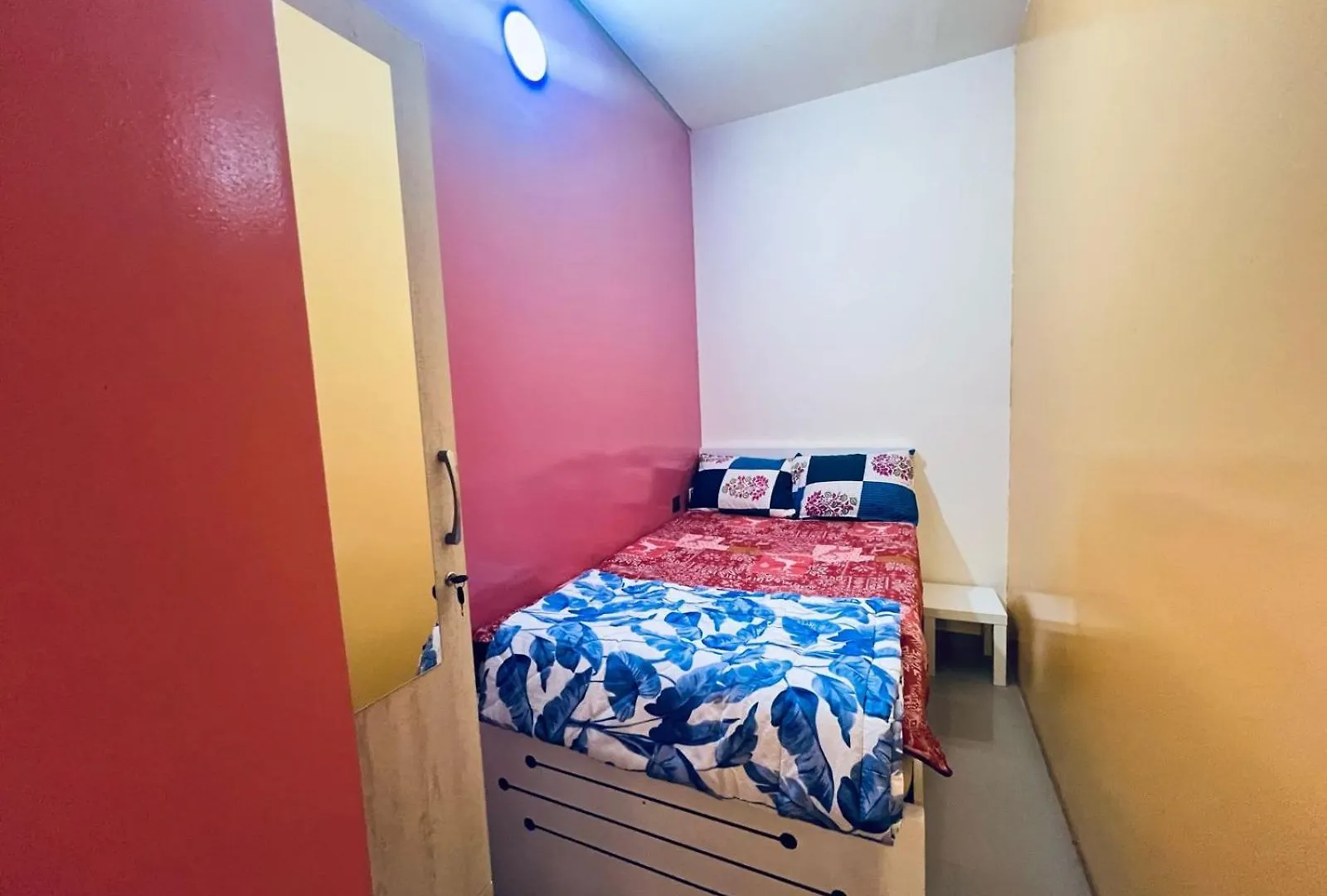 Moon Backpackers Burjman Exit 2, Family Partitions, Loft Partitions, Apartment Dubai Homestay