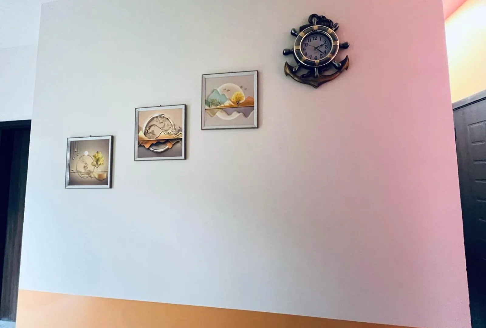 Moon Backpackers Burjman Exit 2, Family Partitions, Loft Partitions, Apartment Dubai Homestay