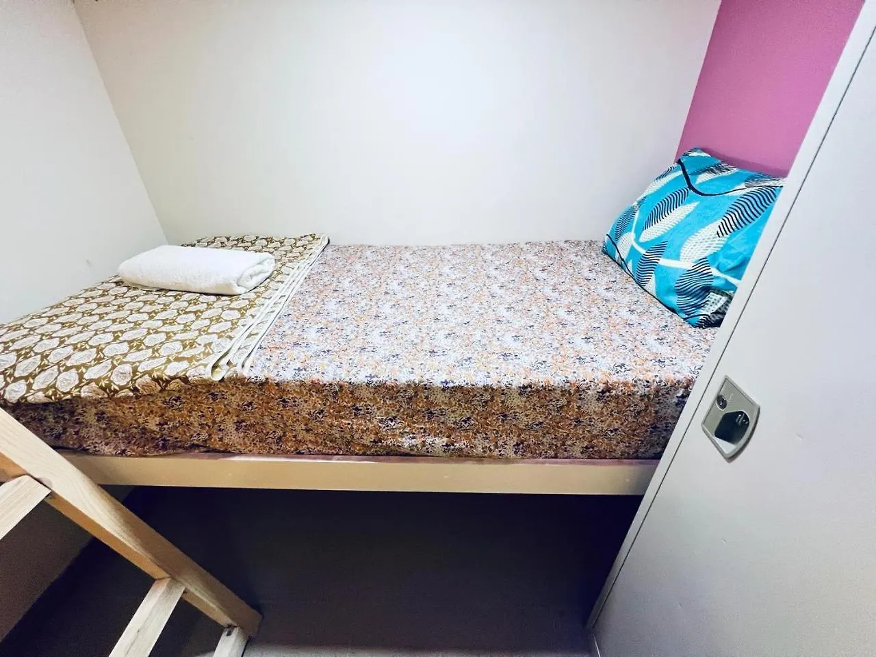 Homestay Moon Backpackers Burjman Exit 2, Family Partitions, Loft Partitions, Apartment Dubai