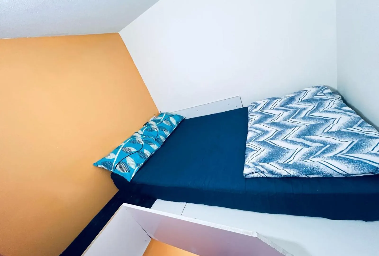Moon Backpackers Burjman Exit 2, Family Partitions, Loft Partitions, Apartment Dubai 0*,